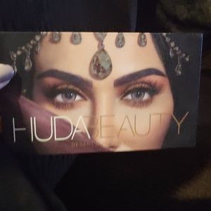 HUDA BEAUTY DESERT DUSK EYESHADOW PALLET